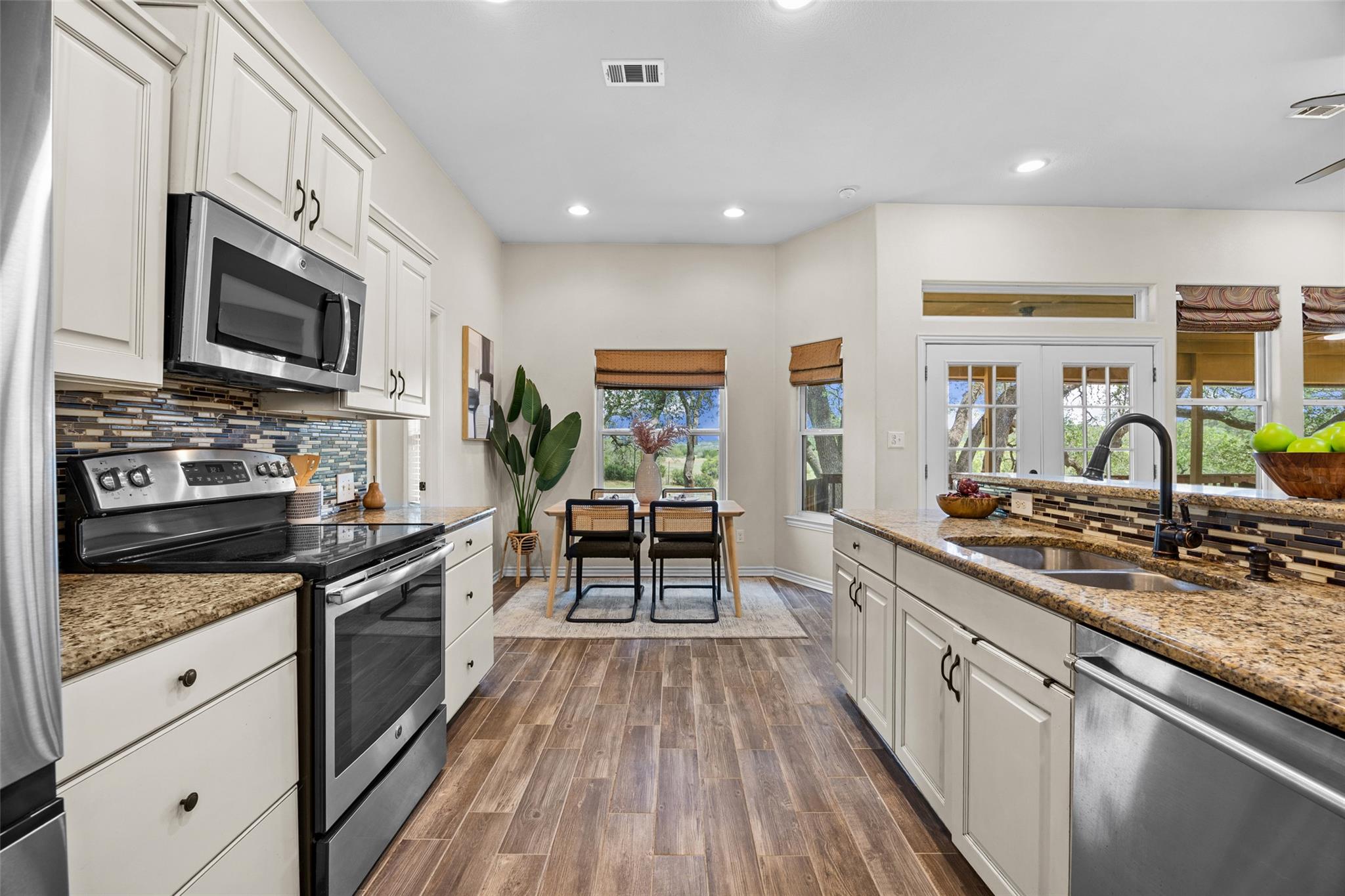 10409 Little Creek CIR — photo 5