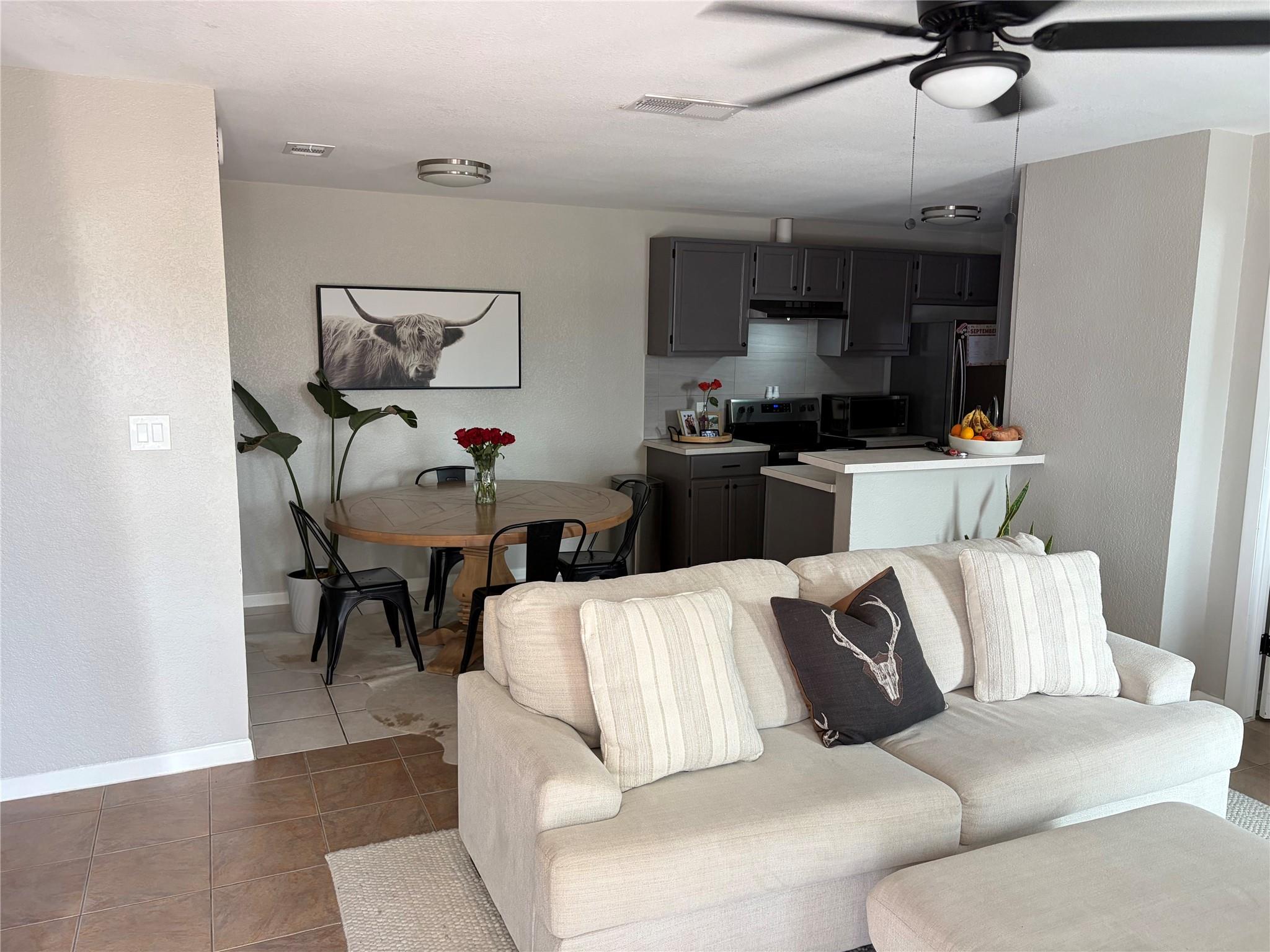 5303 B Thunderbird ST — photo 4