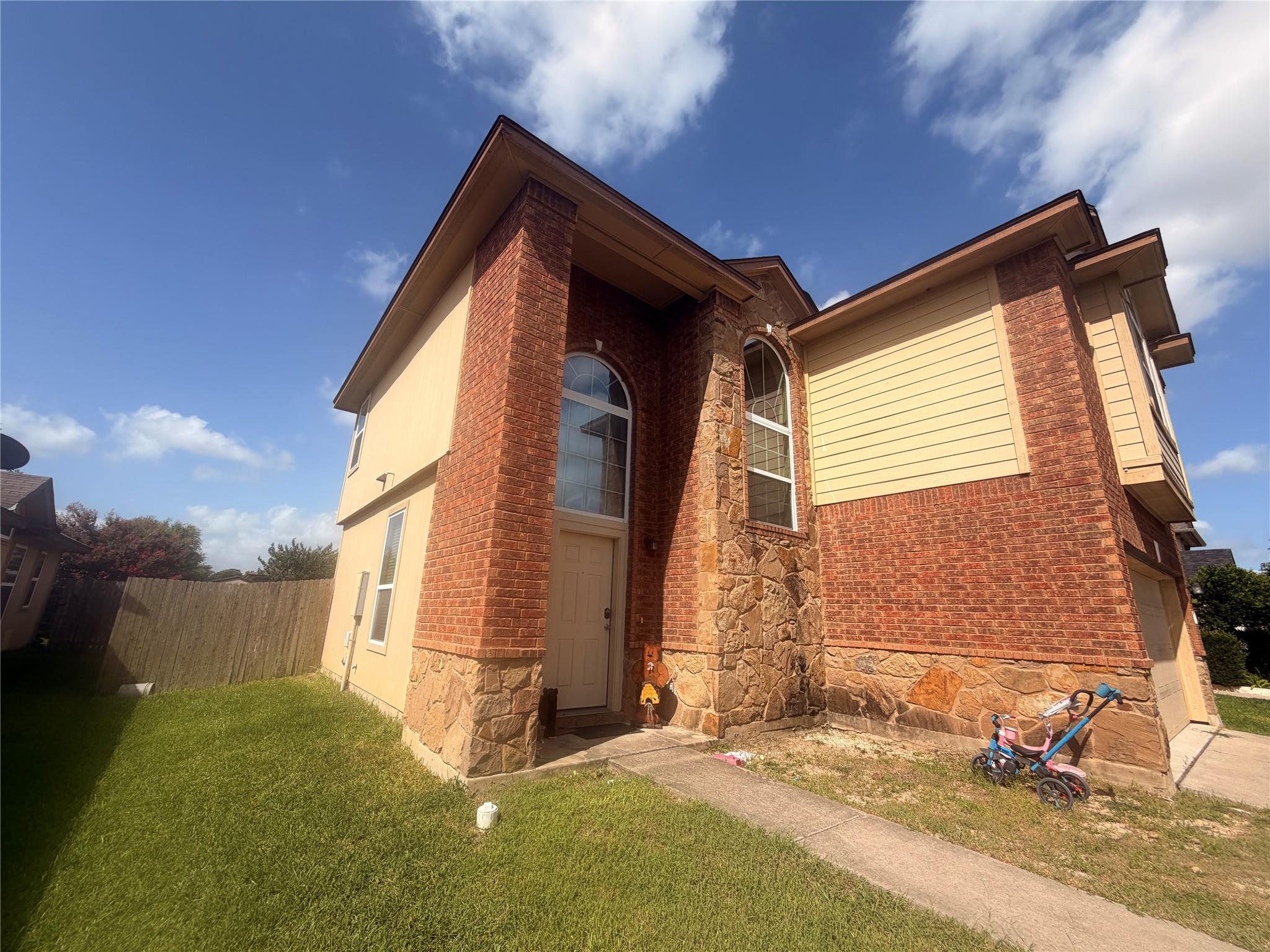 124 Langtry LN — photo 3