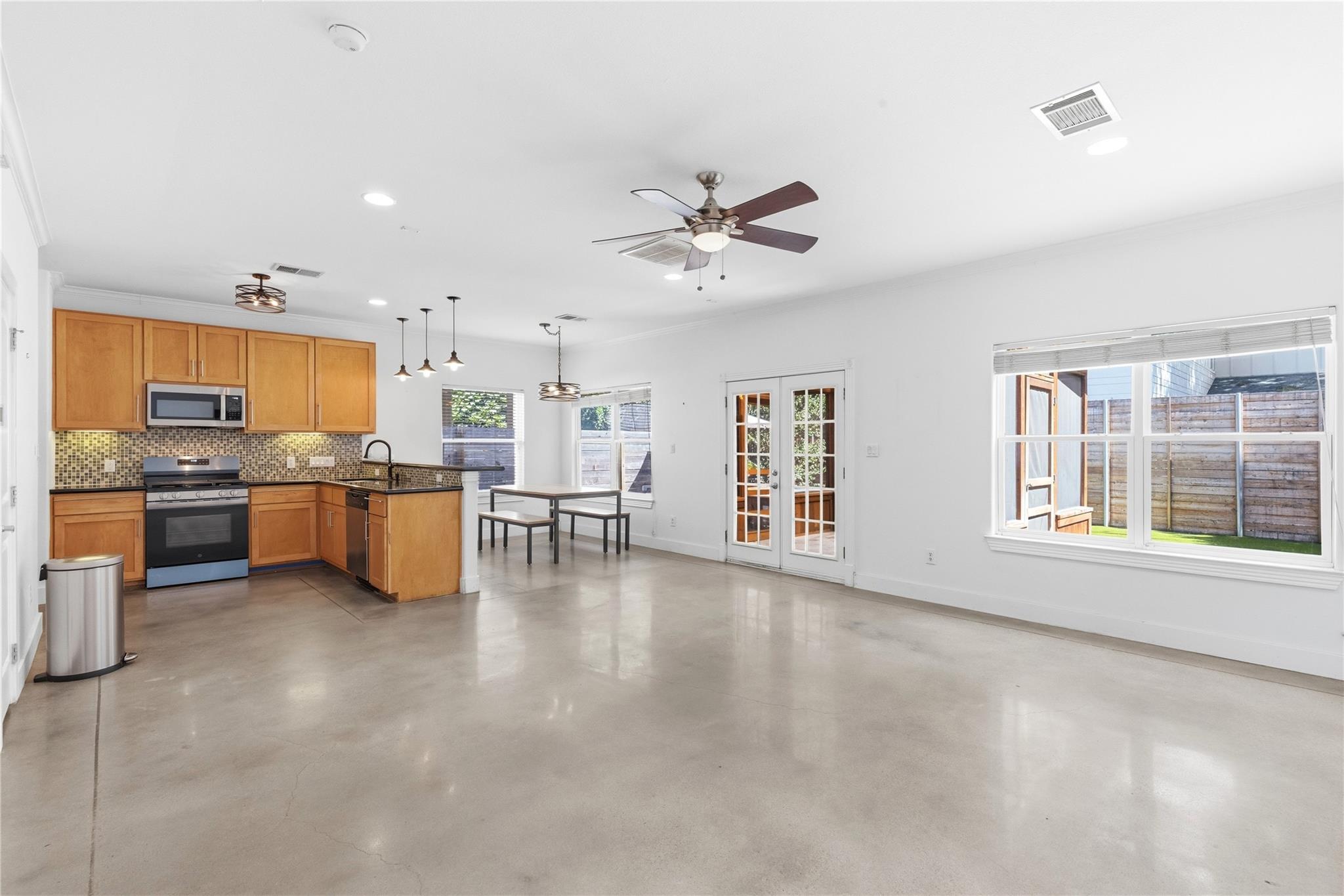 2610 Hidalgo ST — photo 5