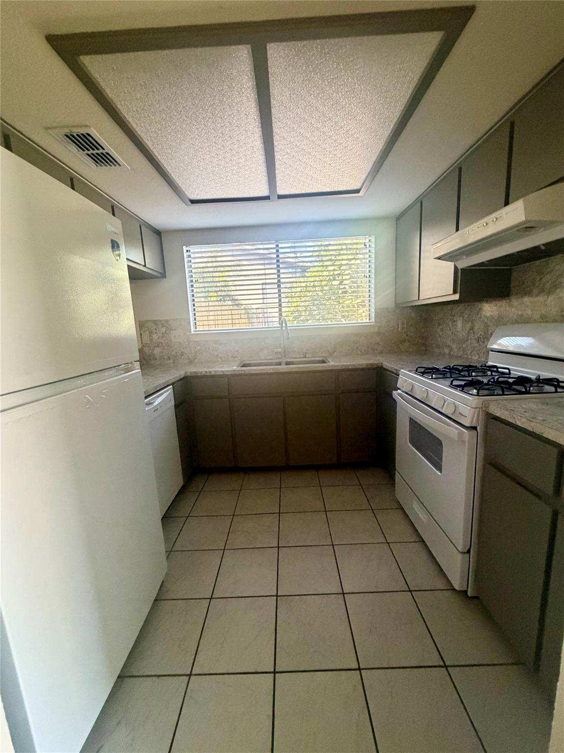 8105 1st ST #B — photo 3