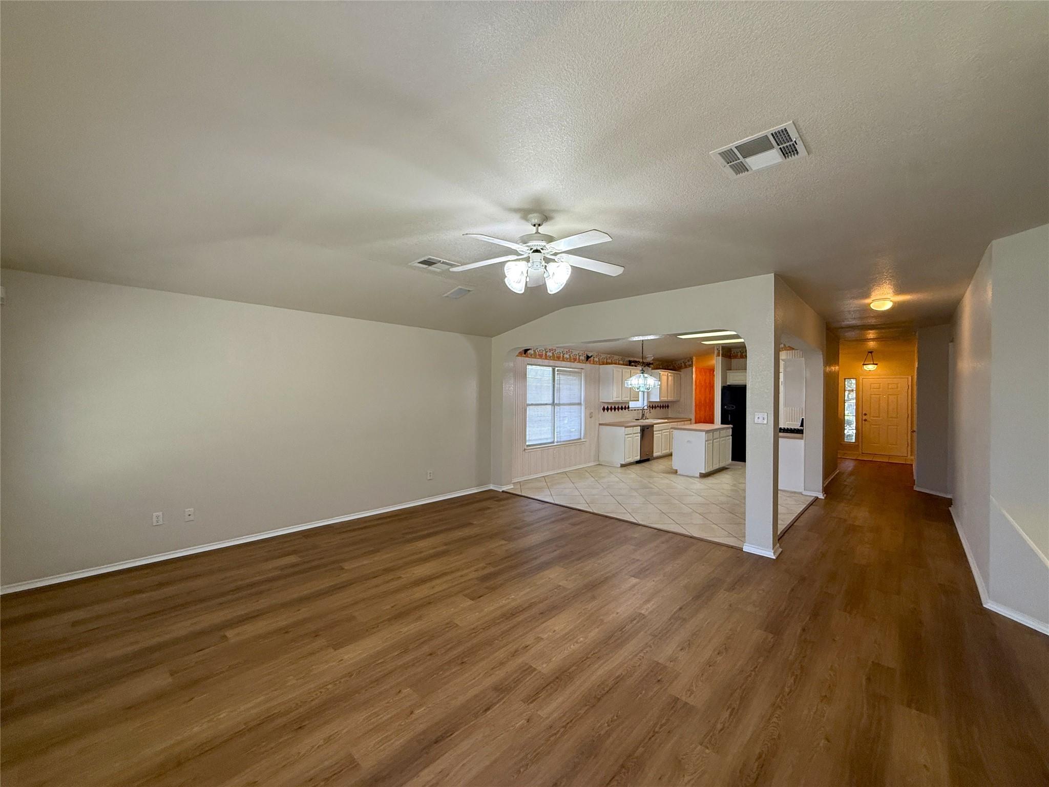 3904 Cadoz CT — photo 5