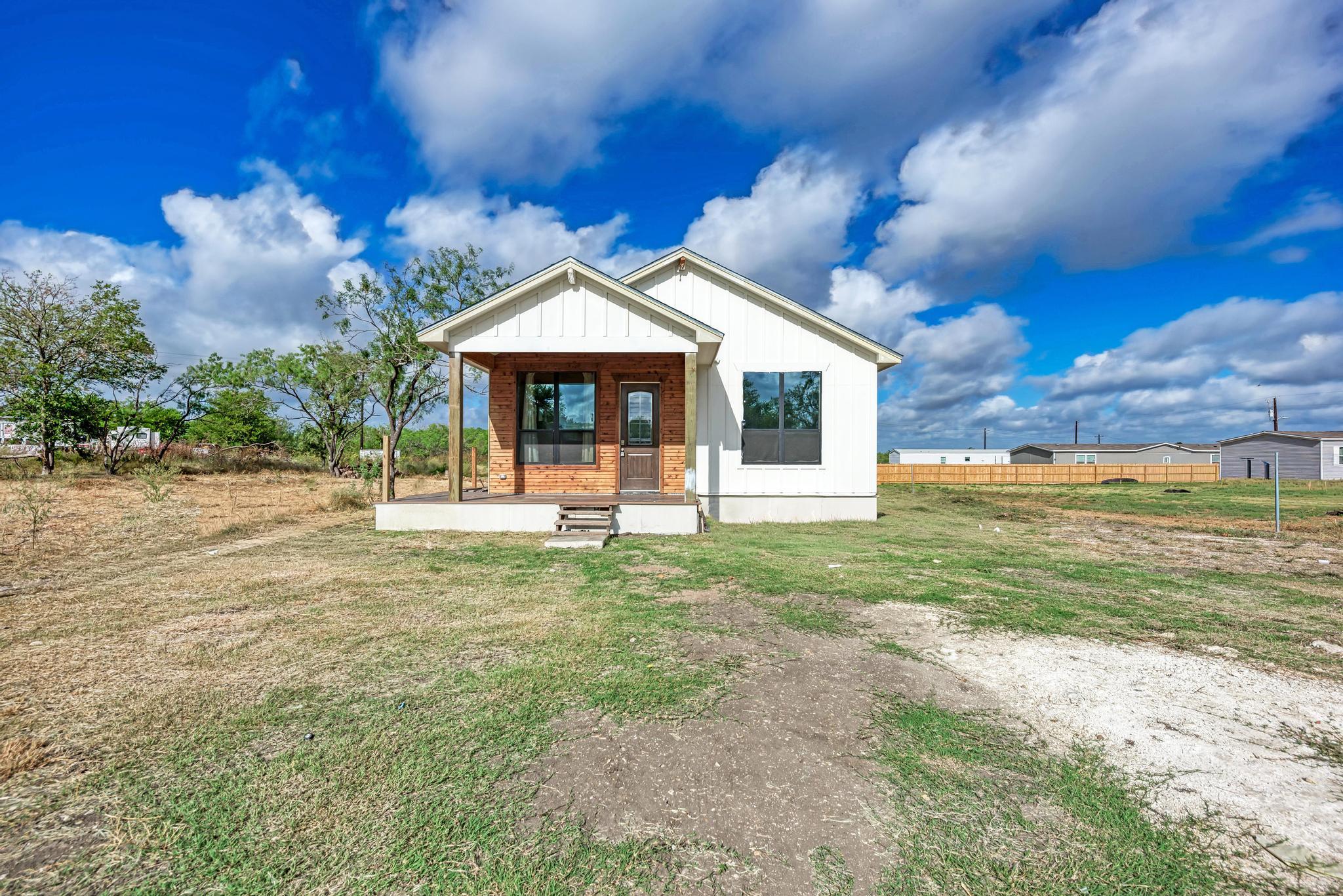 122 Los Fresnos DR — photo 3