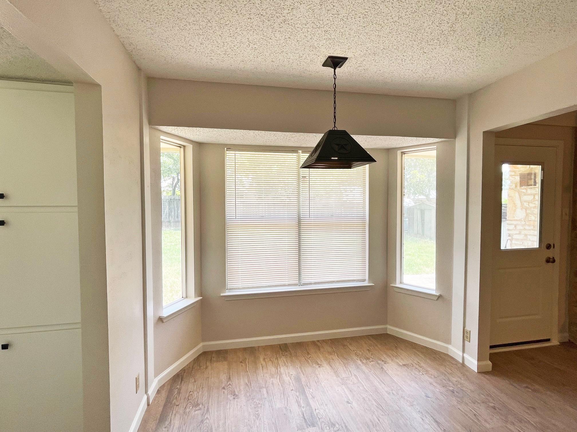 906 Acorn Oaks DR — photo 5