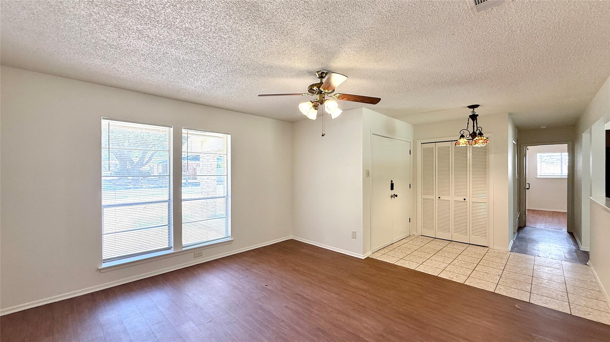 10105 Oak Hollow DR — photo 5