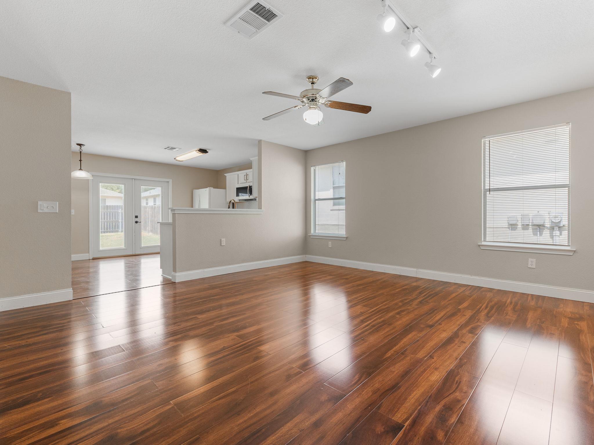 5220 Hutchinson DR — photo 3