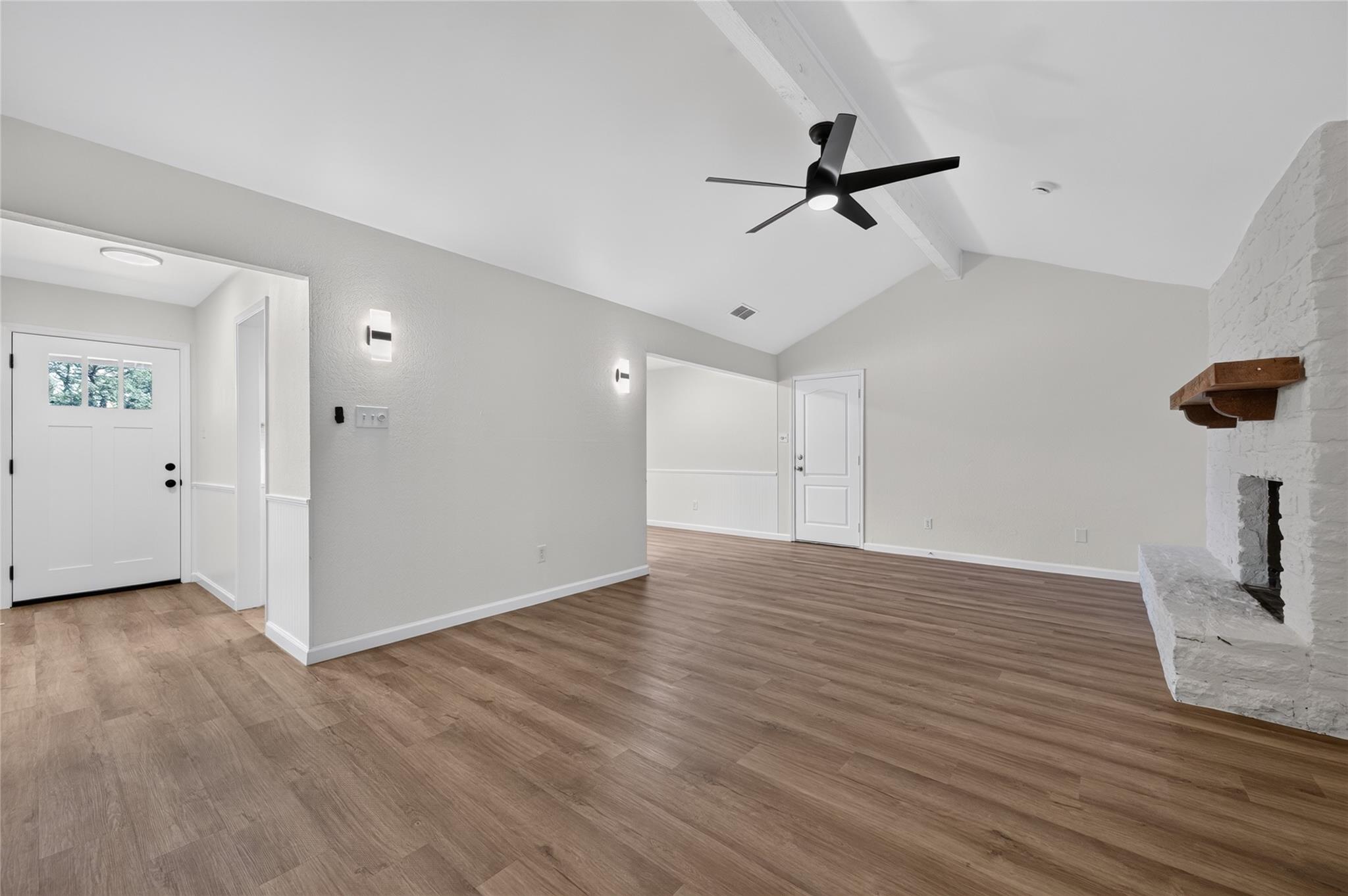 503 Lakeway DR — photo 4