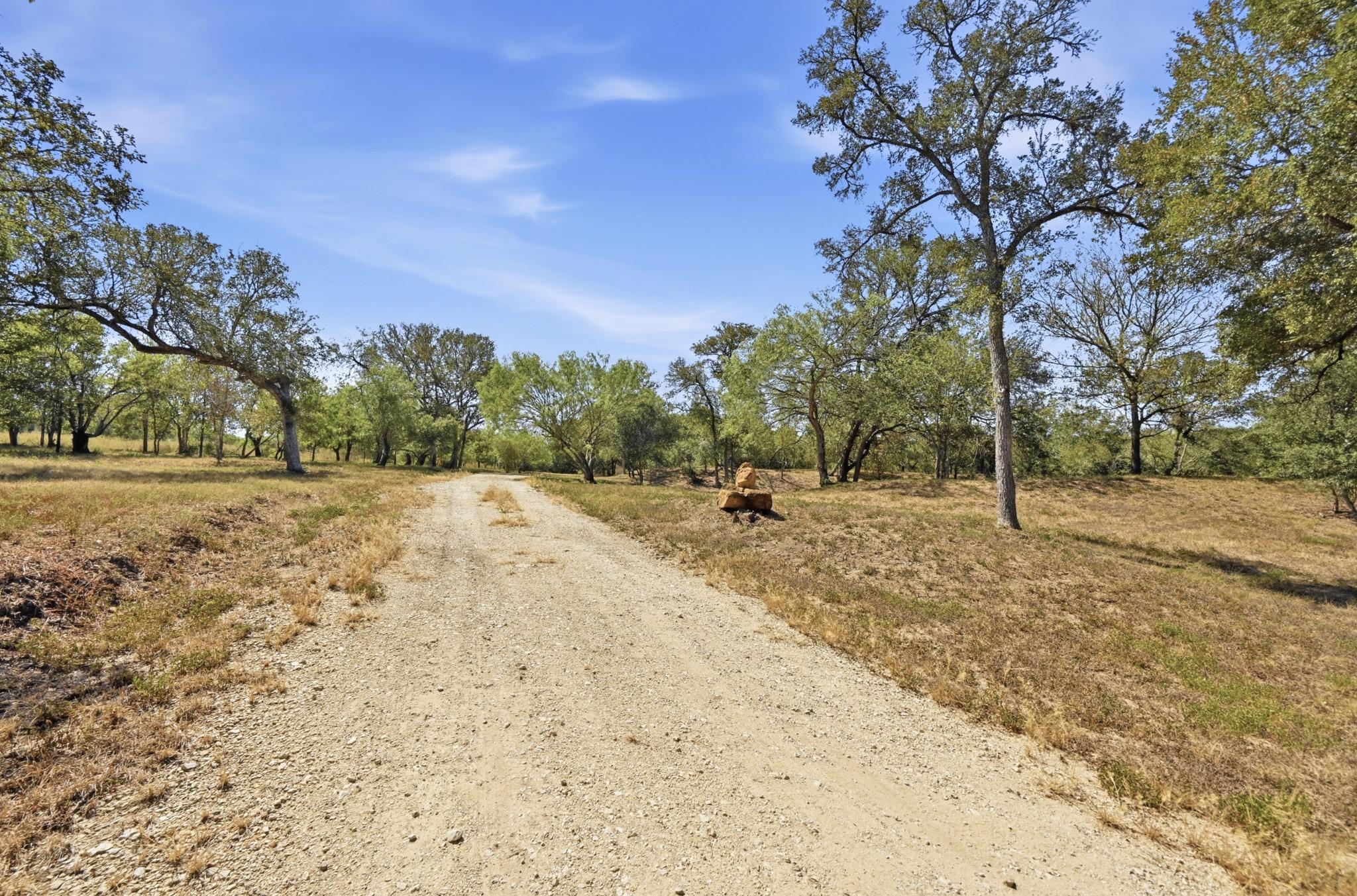 871 Political RD — photo 3