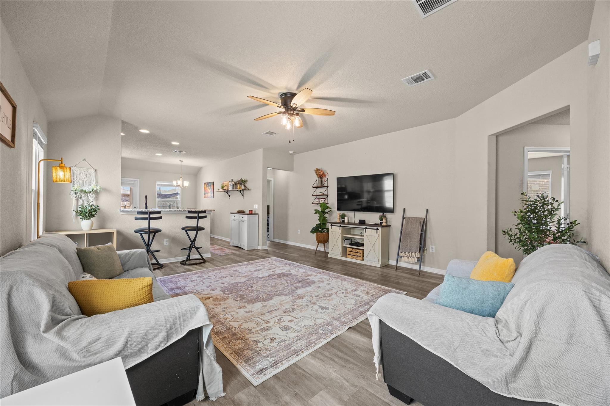 304 Dubina Ave — photo 4