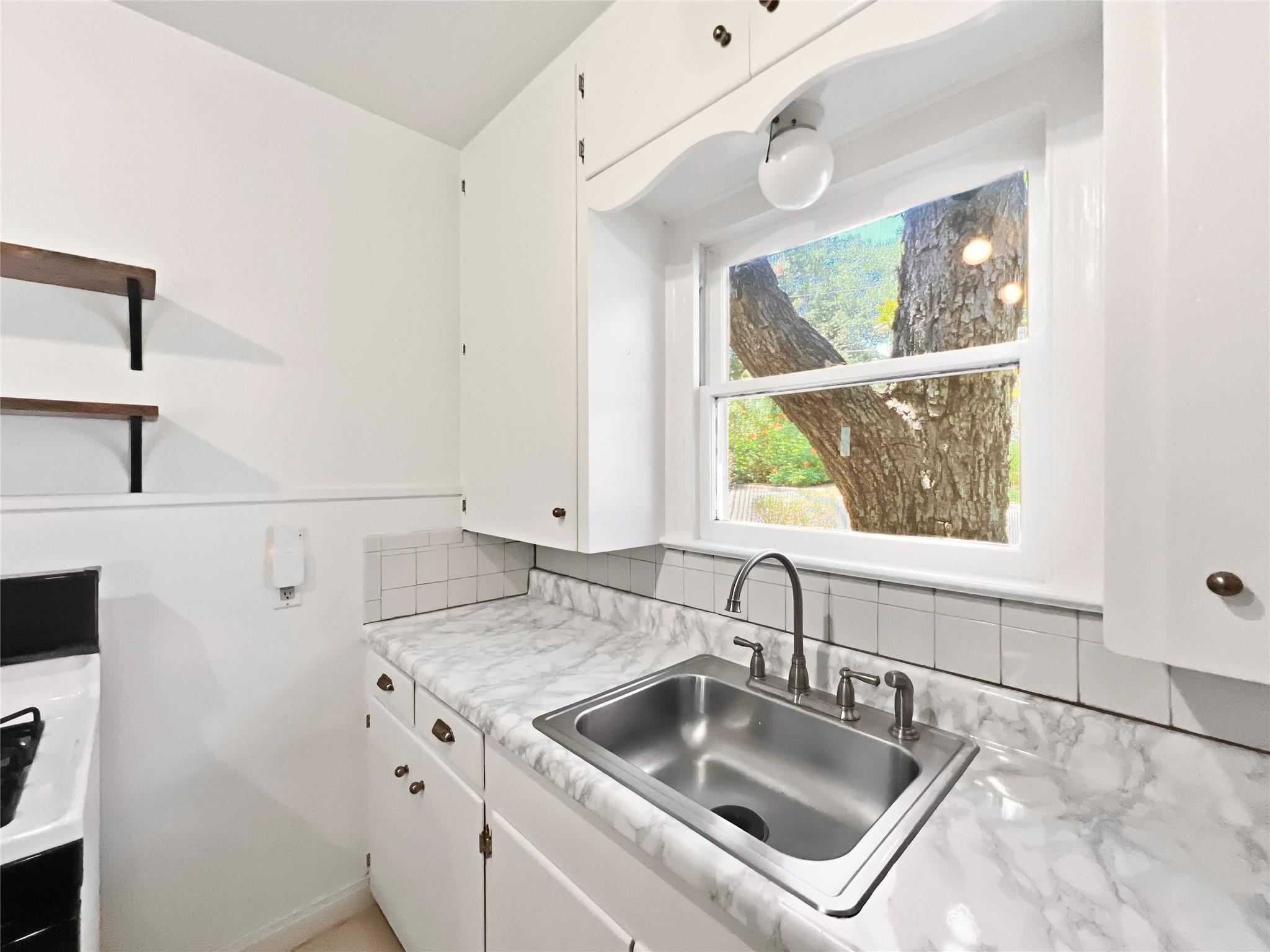 1407 Drake Ave — photo 5