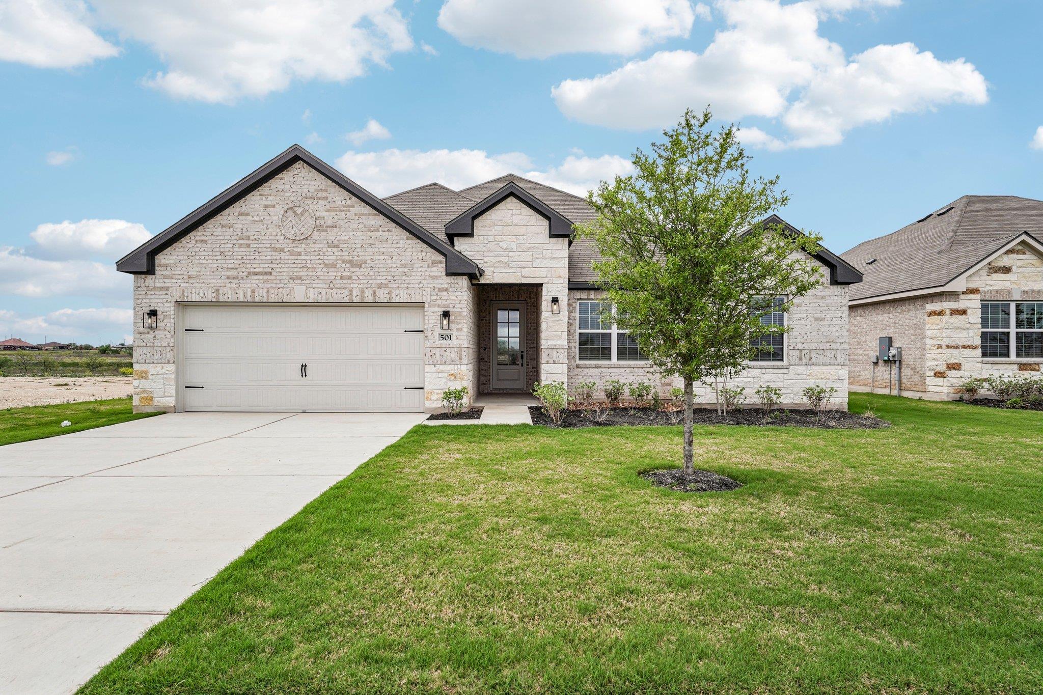 501 Luna Blue LN