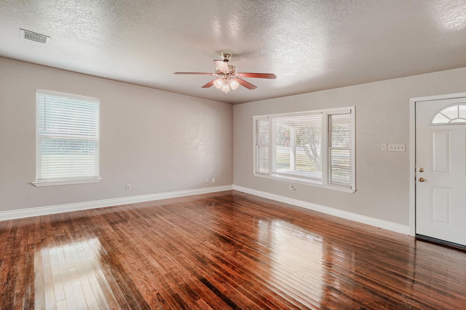 1211 N Bishop ST — photo 4