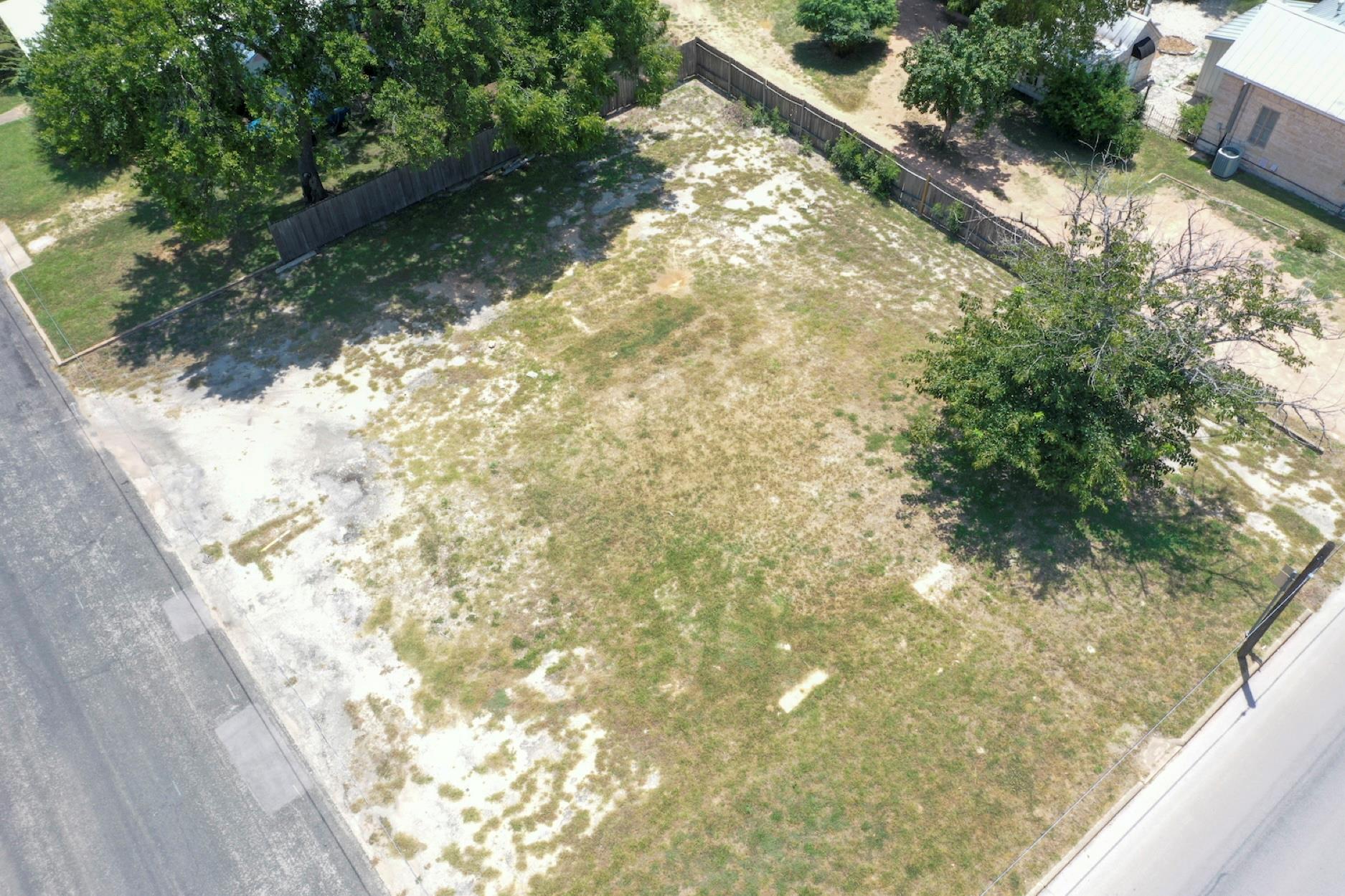 611 Llano ST — photo 4