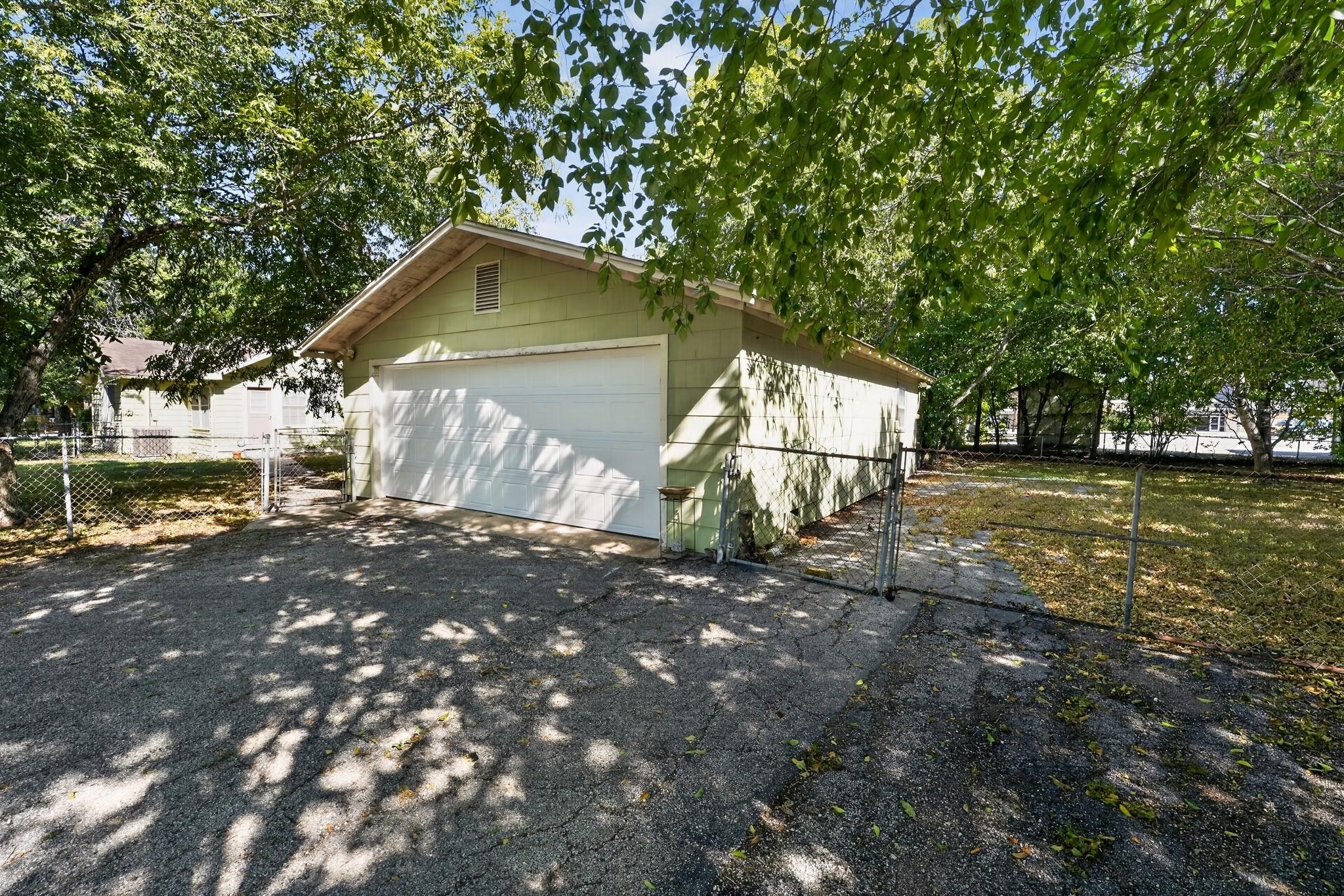 316 Guadalupe ST — photo 4