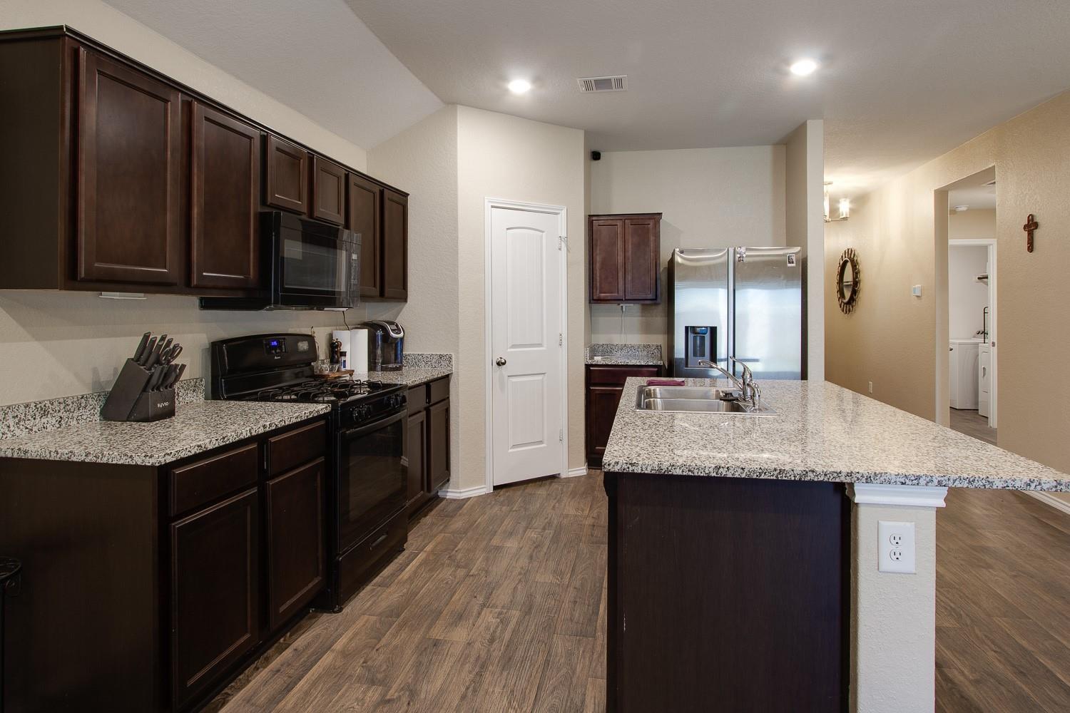 928 Adler WAY — photo 4