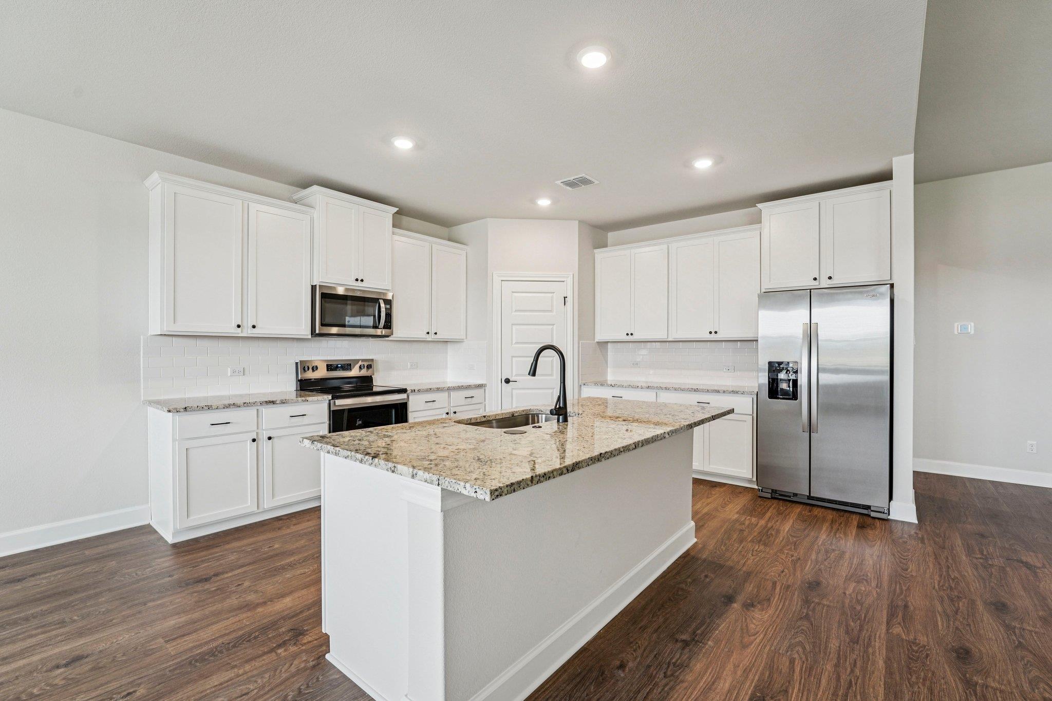 501 Luna Blue LN — photo 3