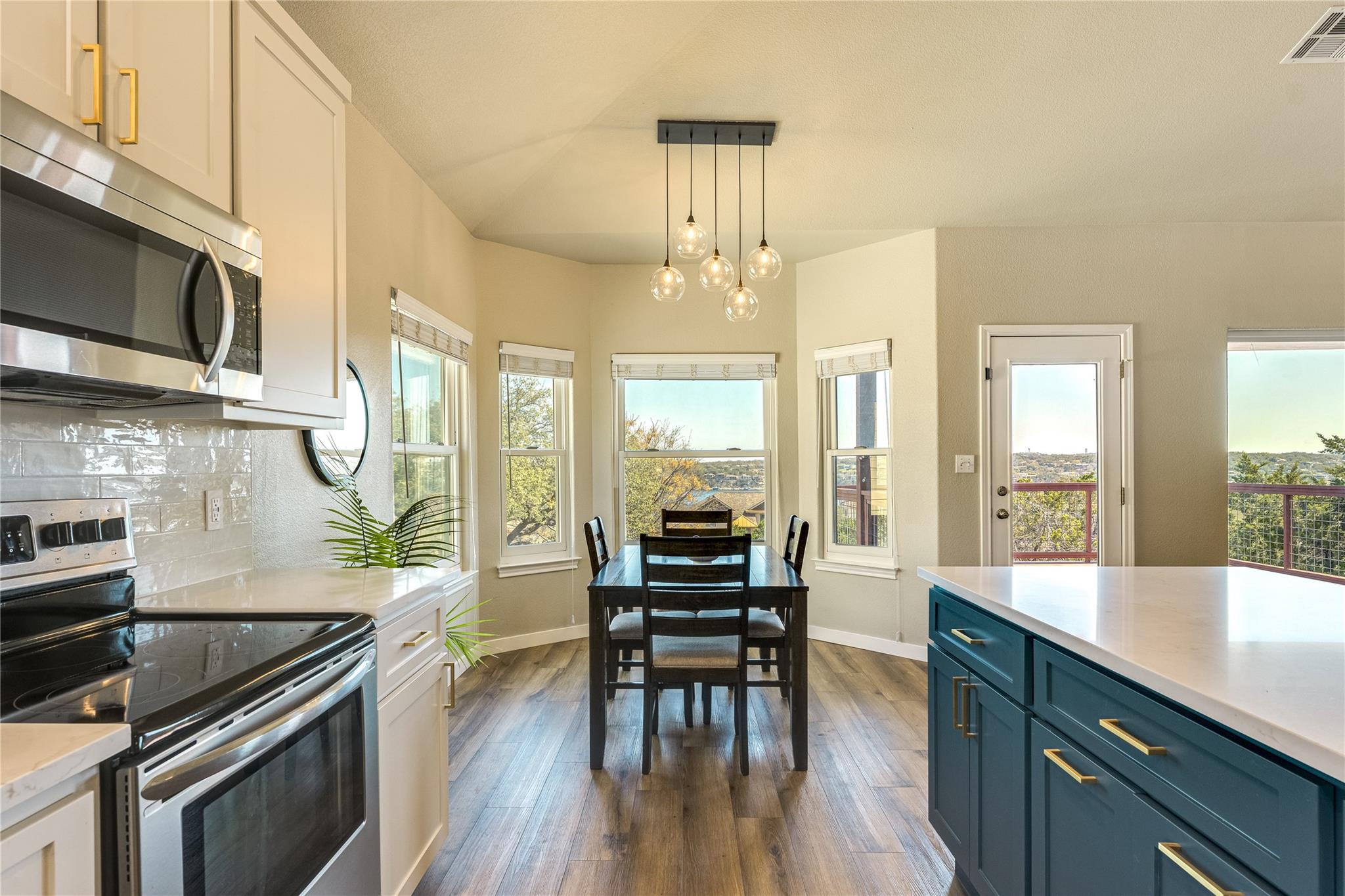 330 Southwind RD — photo 4