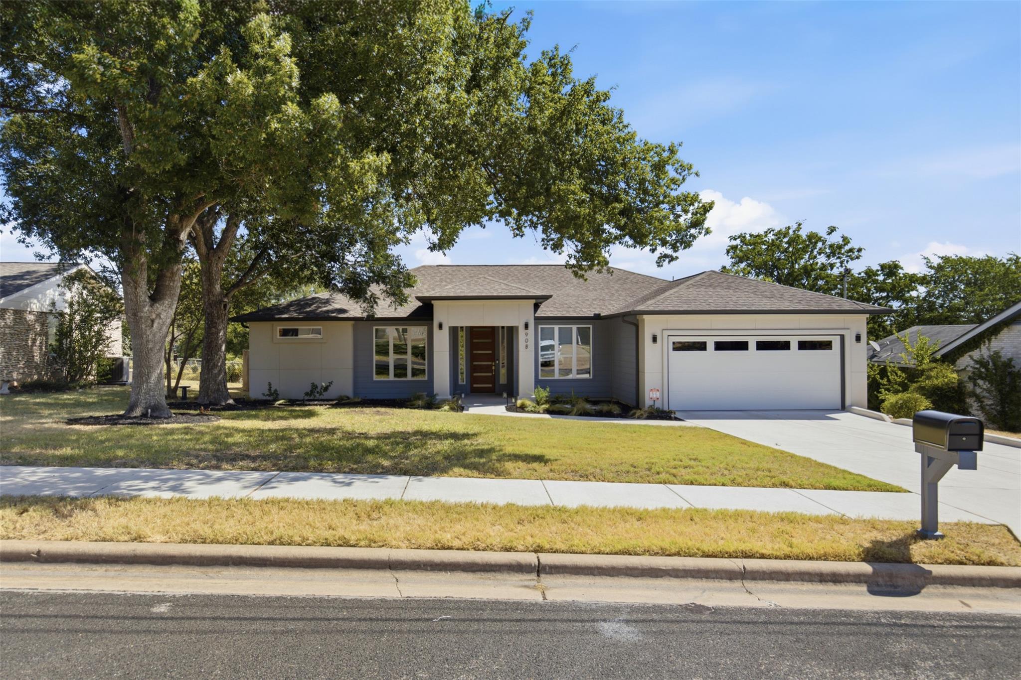 908 Rocky Spring RD — photo 3