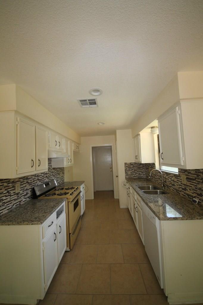 12708 Lamppost LN — photo 5