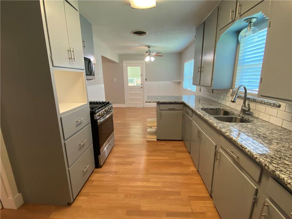 102 Live Oak ST — photo 4