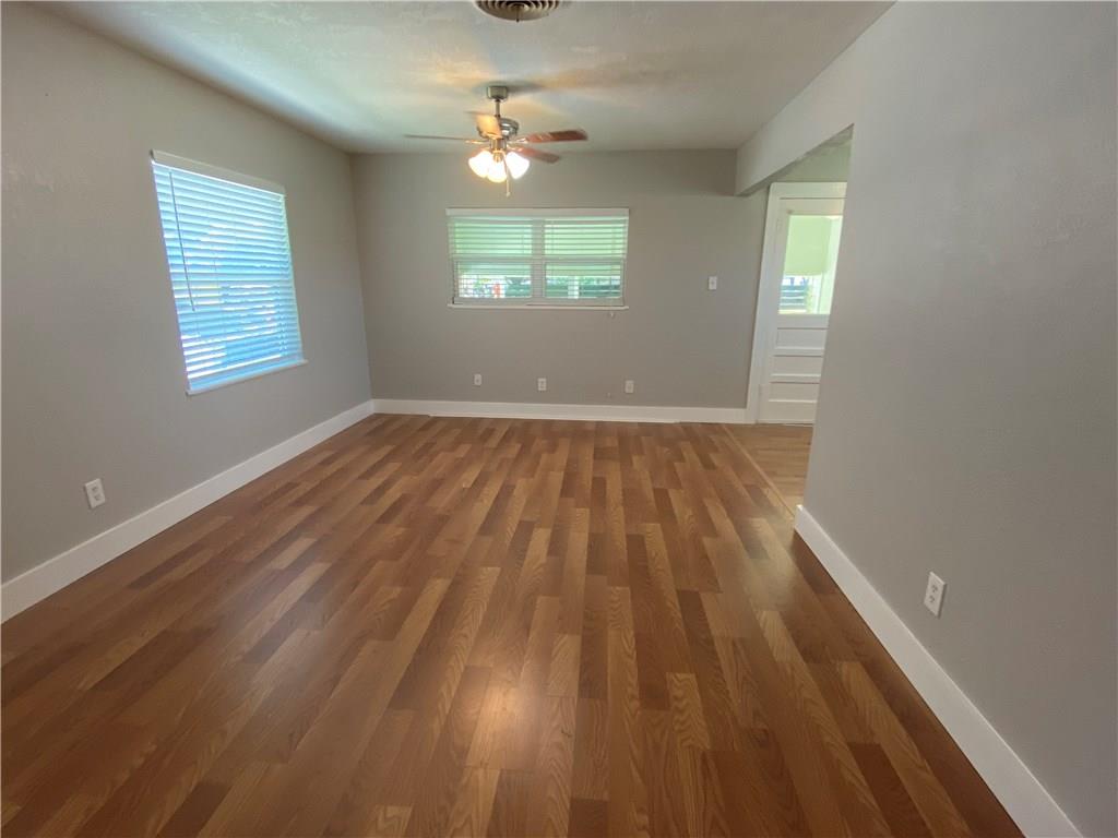 102 Live Oak ST — photo 5