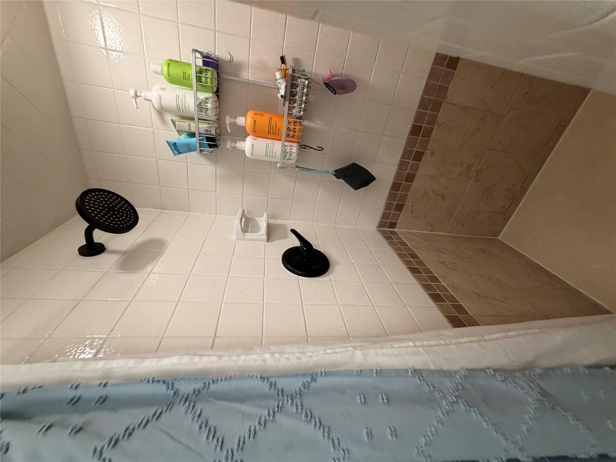 3020 Oakwood DR — photo 4