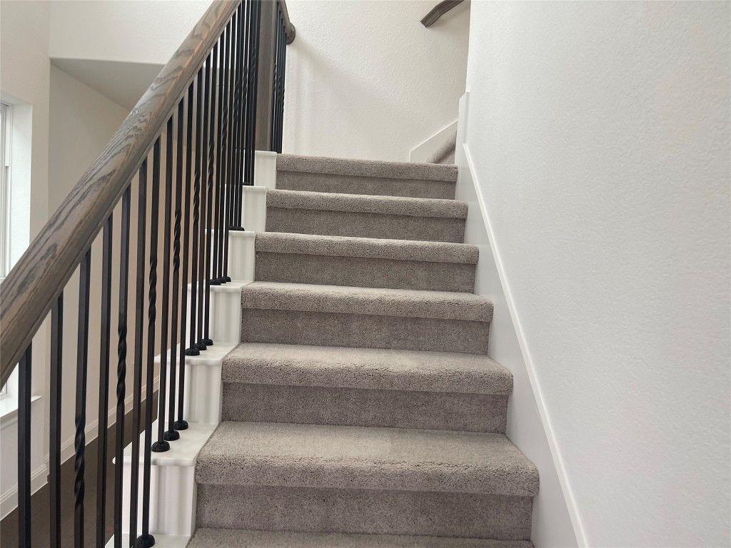 304 Harbors LN — photo 3