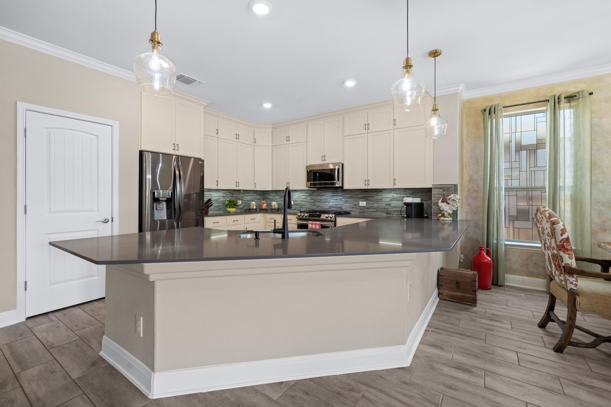 1212 Euless LN — photo 4