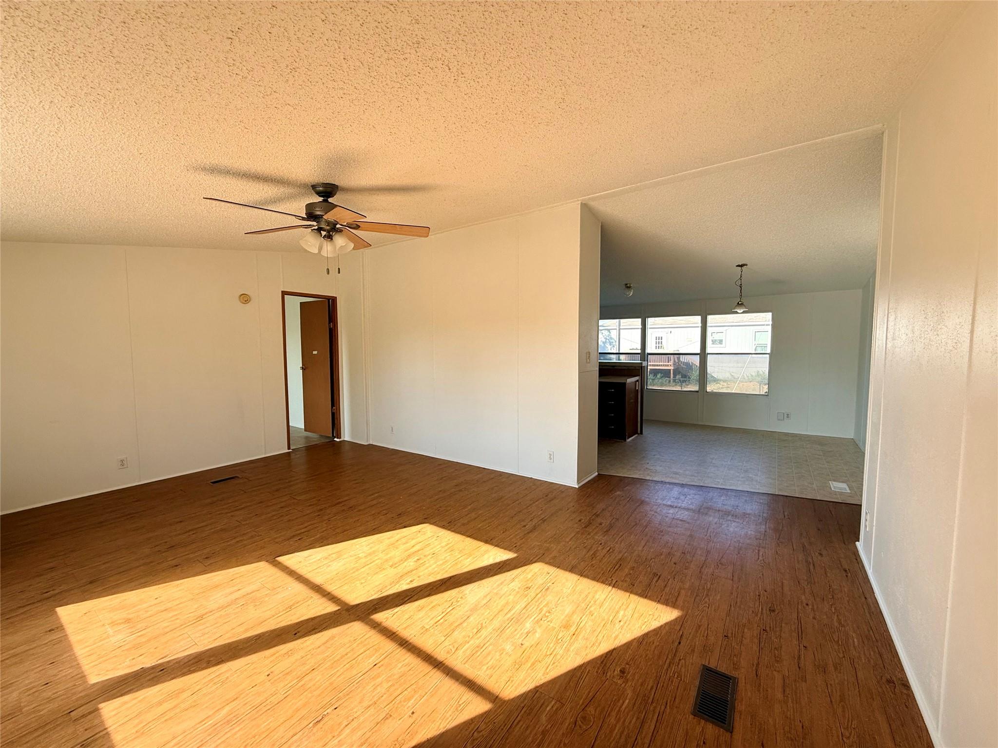 414 Avenue F — photo 3