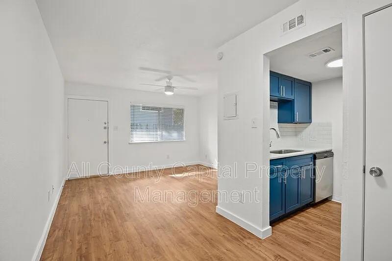 502 35th ST #203 — photo 4
