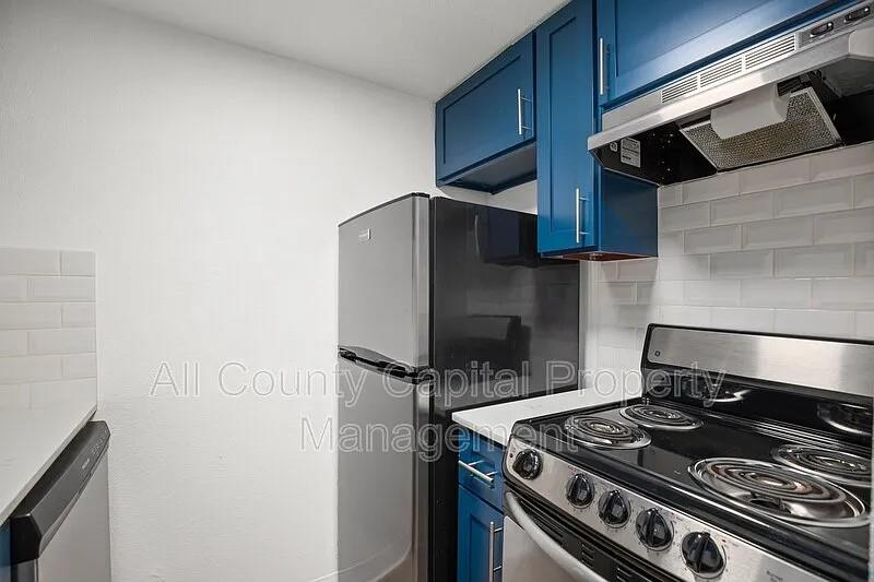 502 35th ST #203 — photo 5