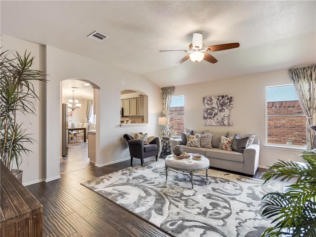 1512 Lady Grey Ave — photo 3