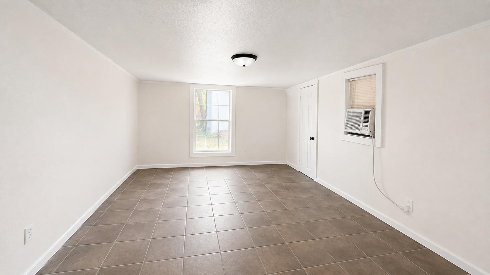1001 Tony Lee ST — photo 4