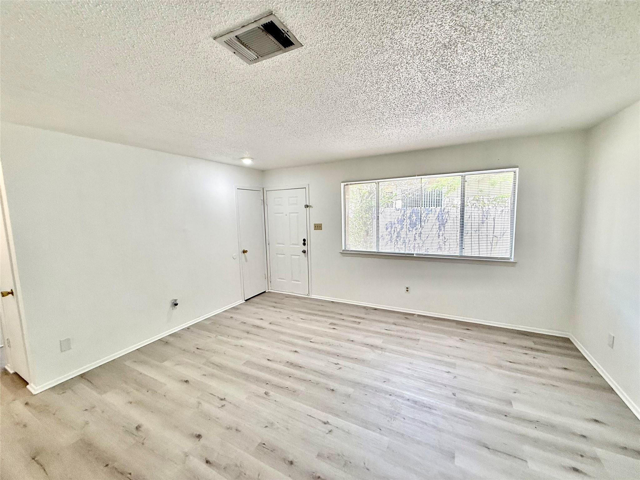 403 Country Aire DR — photo 4