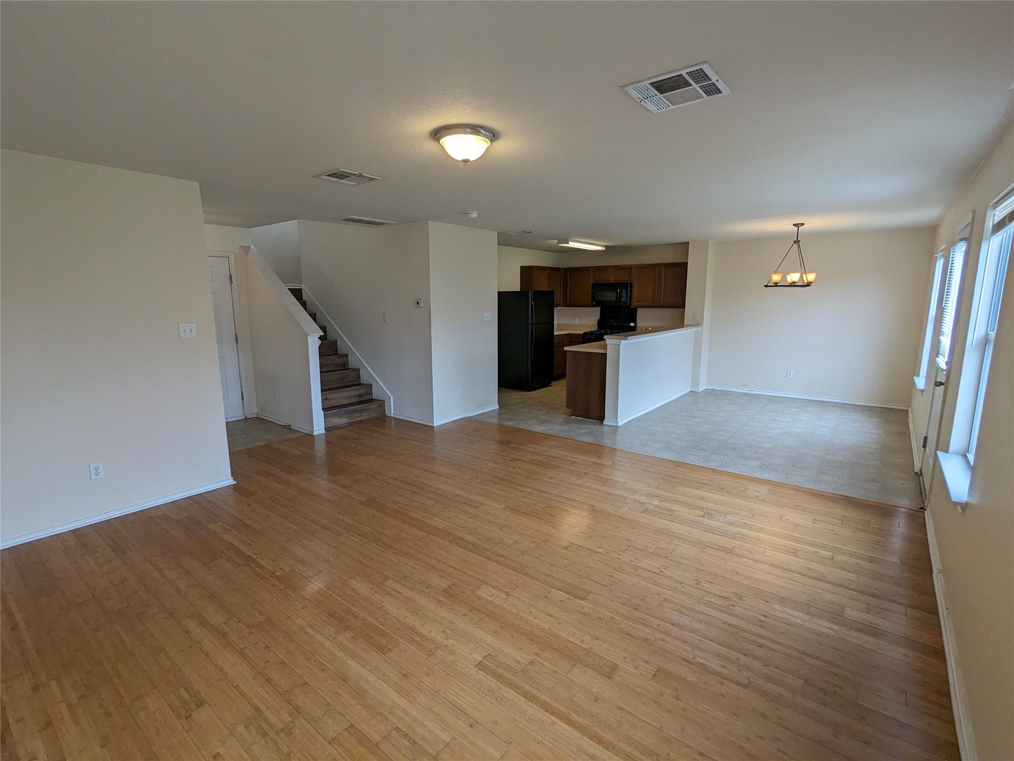 220 Quarter Ave — photo 4