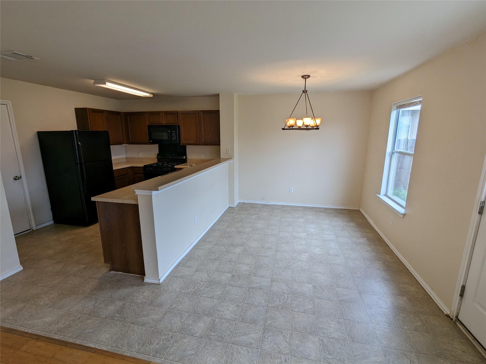 220 Quarter Ave — photo 5