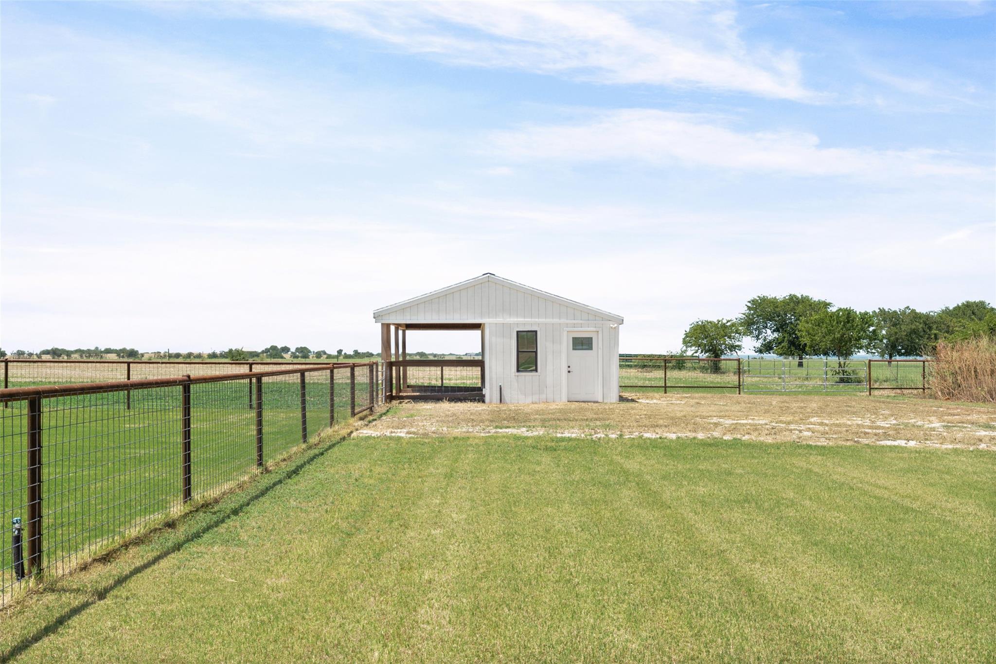 1060 Hackberry RD — photo 3