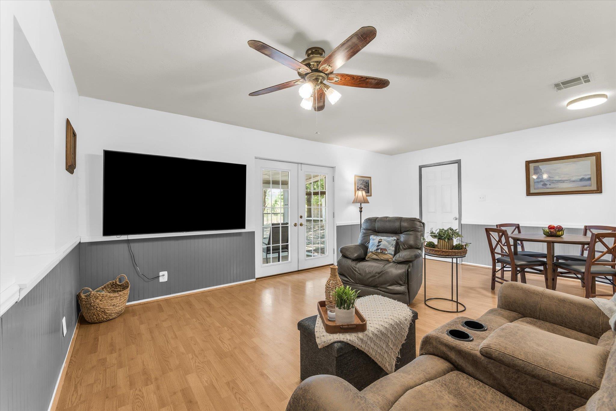 261 Oakview CIR — photo 3