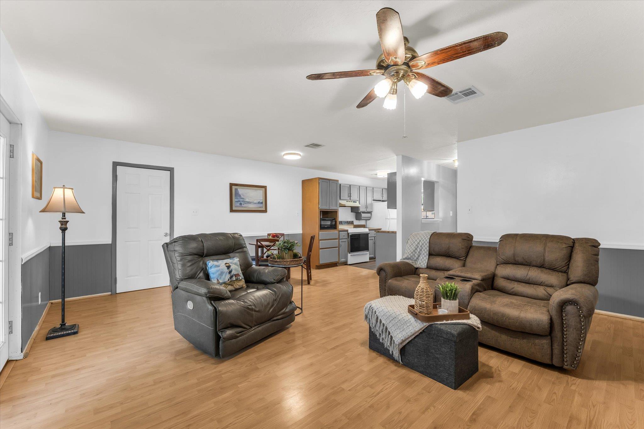 261 Oakview CIR — photo 4
