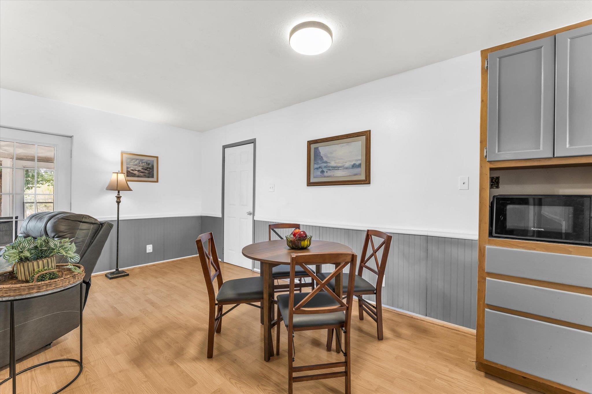 261 Oakview CIR — photo 5