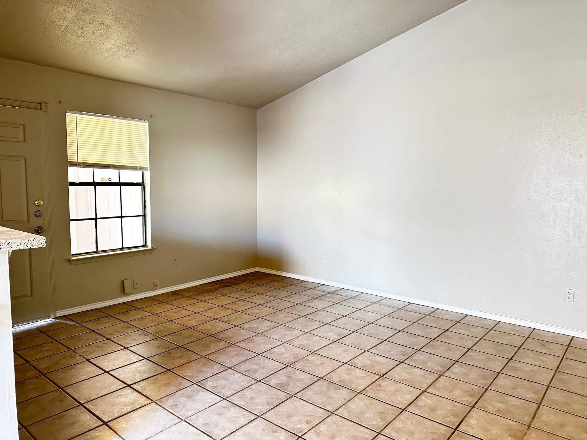 1102 Hickory Grove DR — photo 3