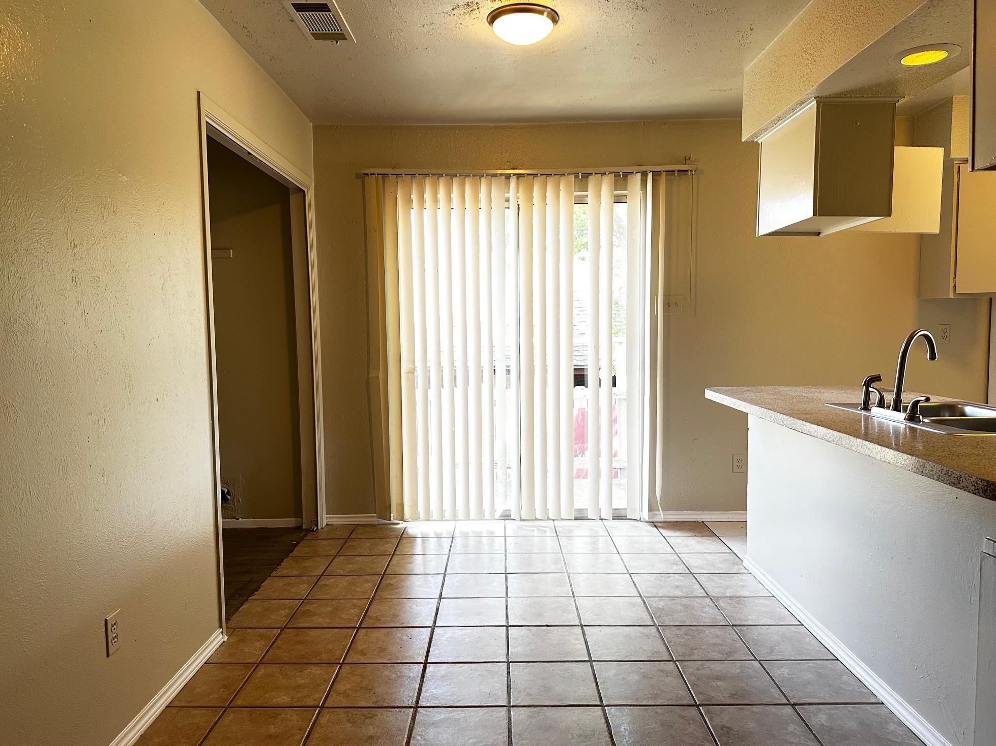 1102 Hickory Grove DR — photo 4
