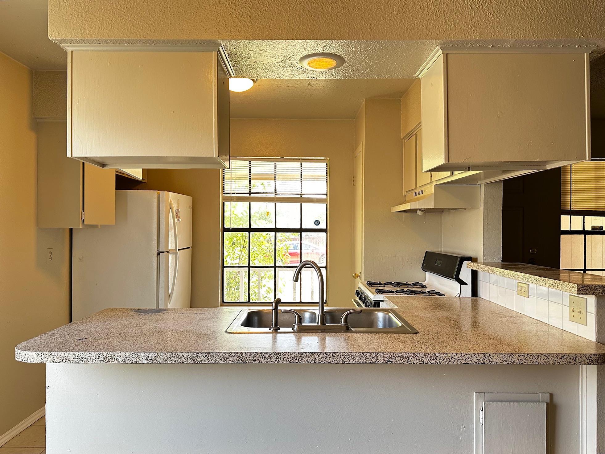 1102 Hickory Grove DR — photo 5