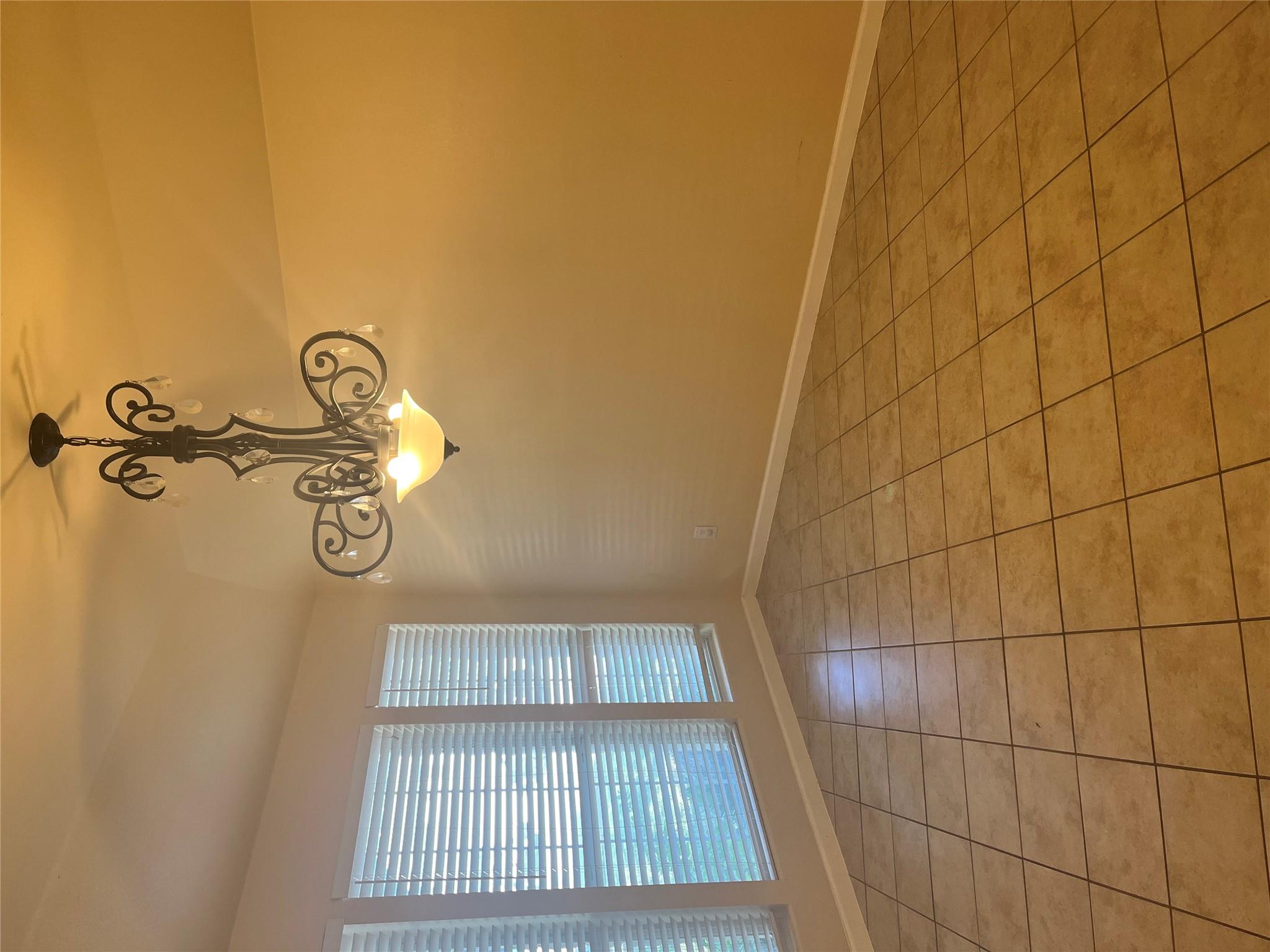 1704 Ascot LN — photo 4