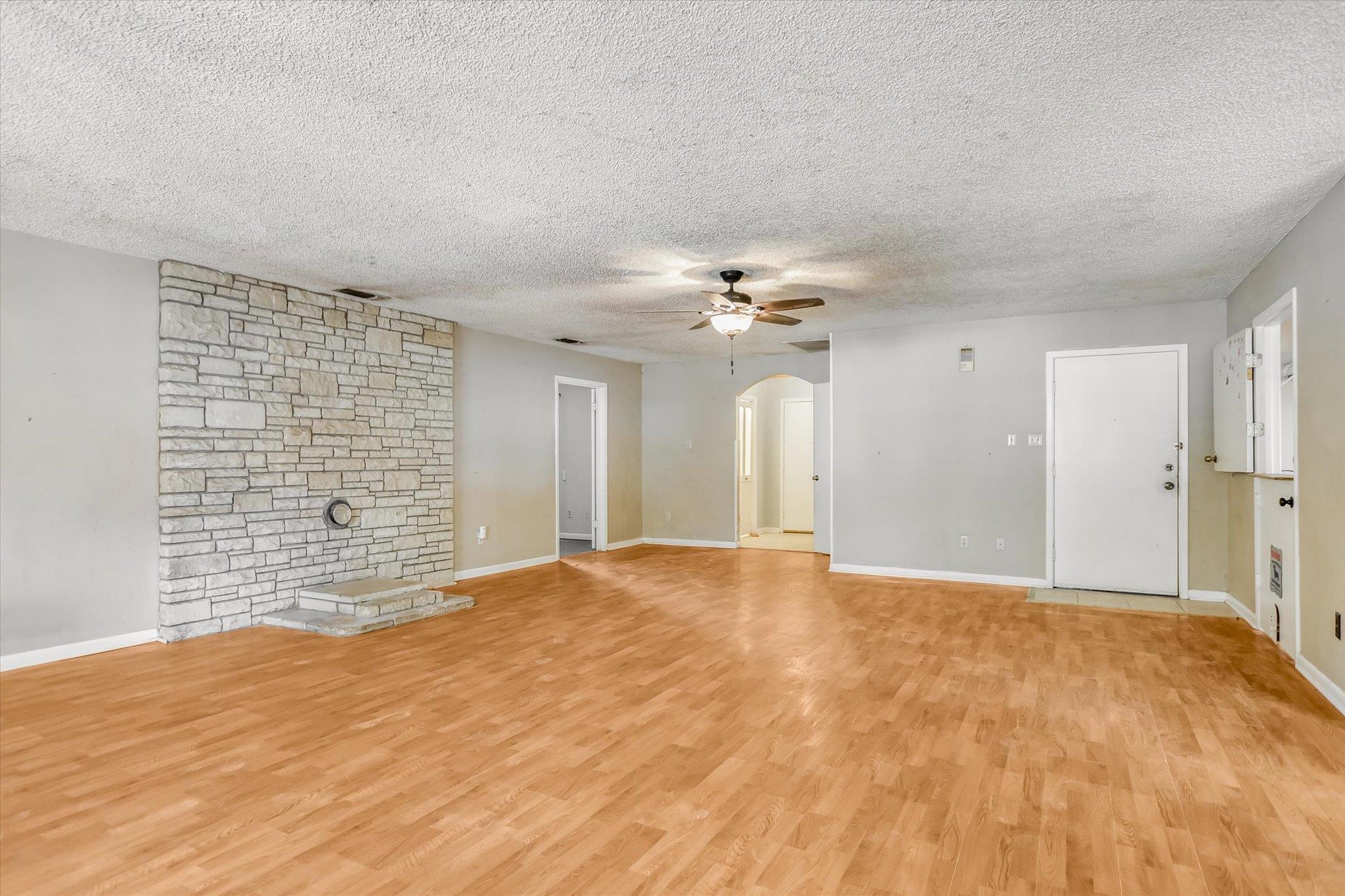 2808 Kings Circle DR — photo 4
