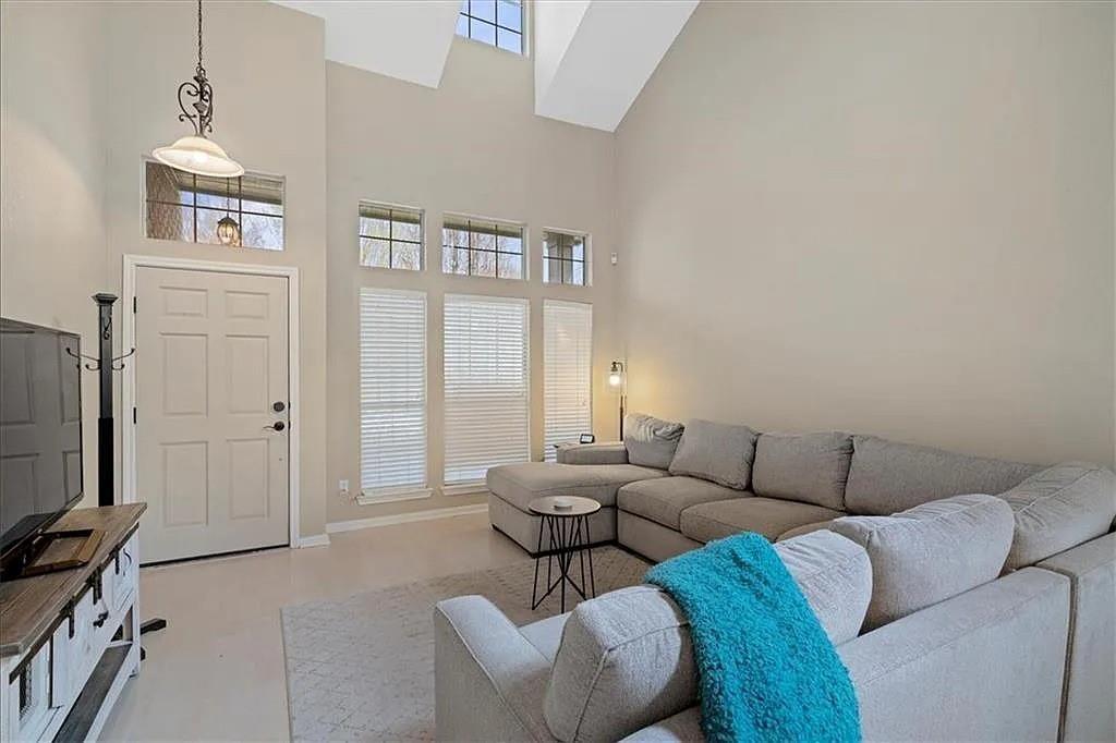 1006 Oaklands DR — photo 4