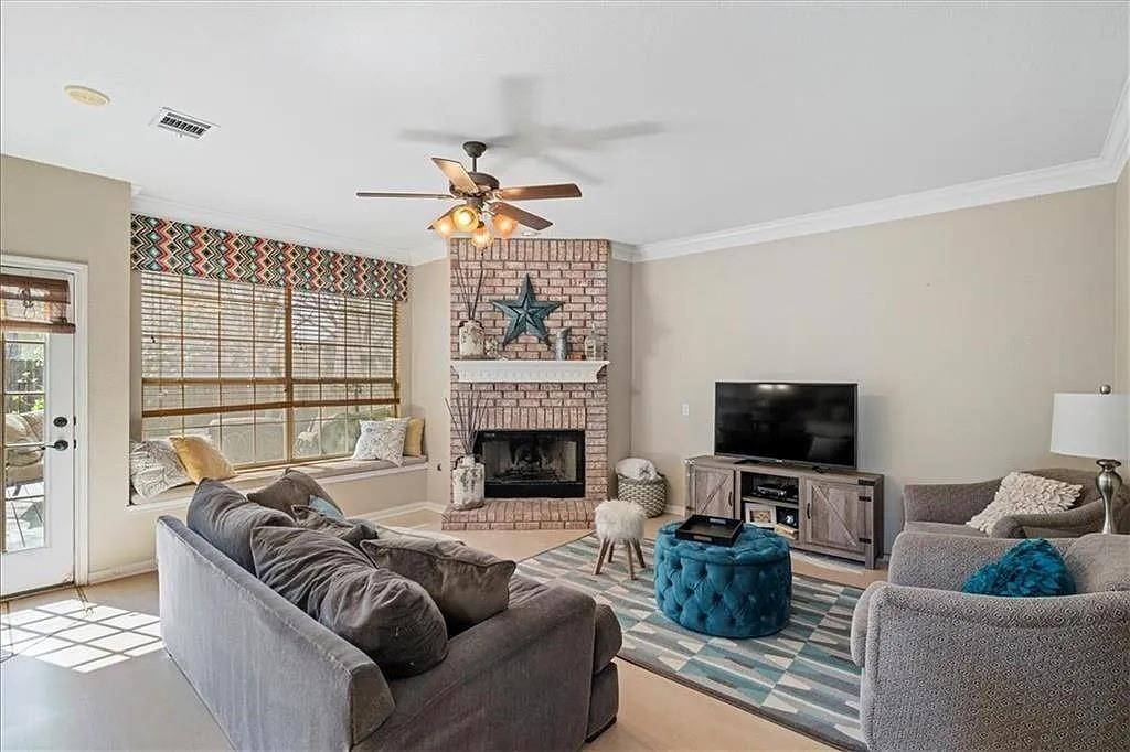 1006 Oaklands DR — photo 5