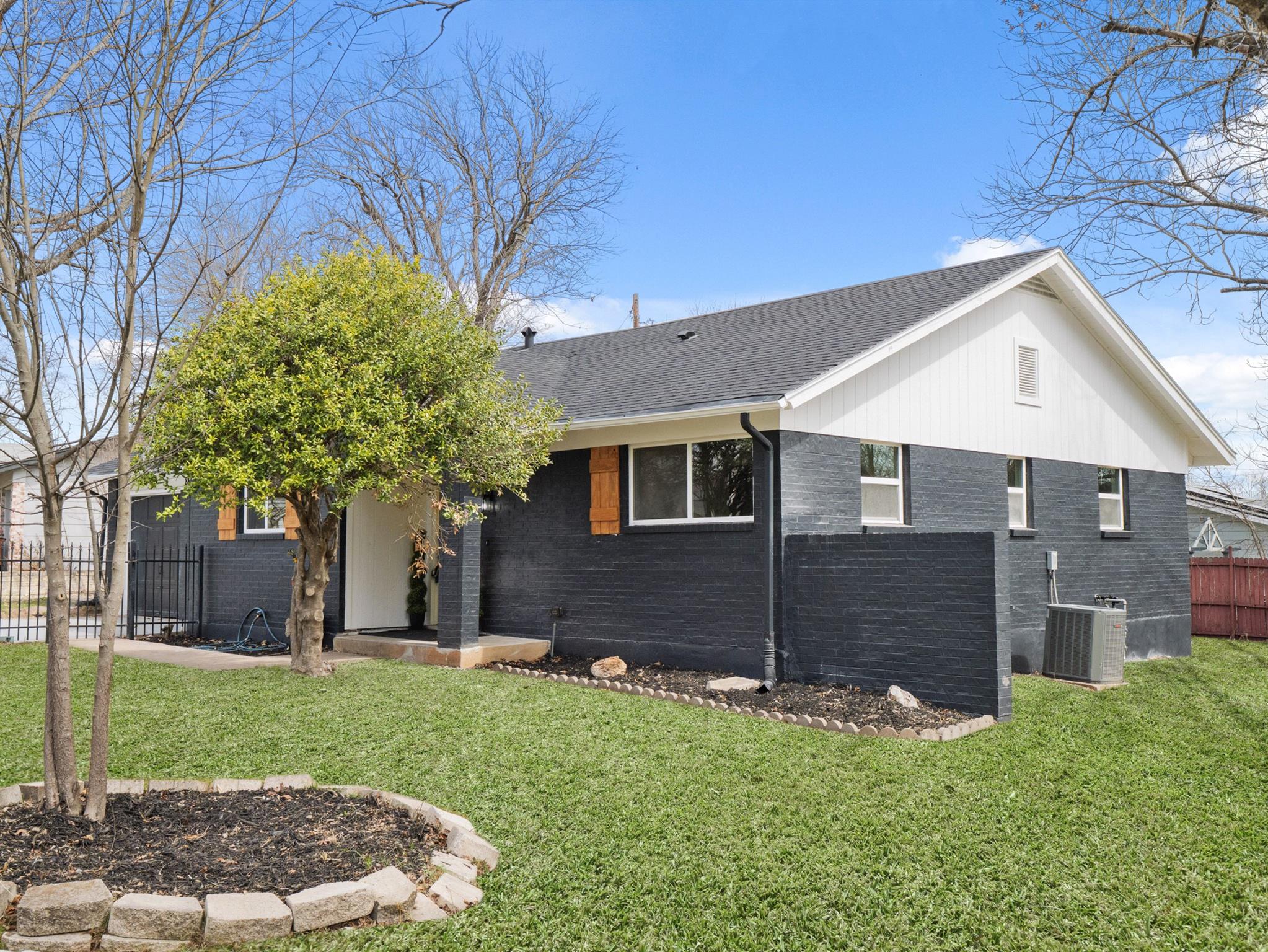 8401 Staunton DR — photo 4