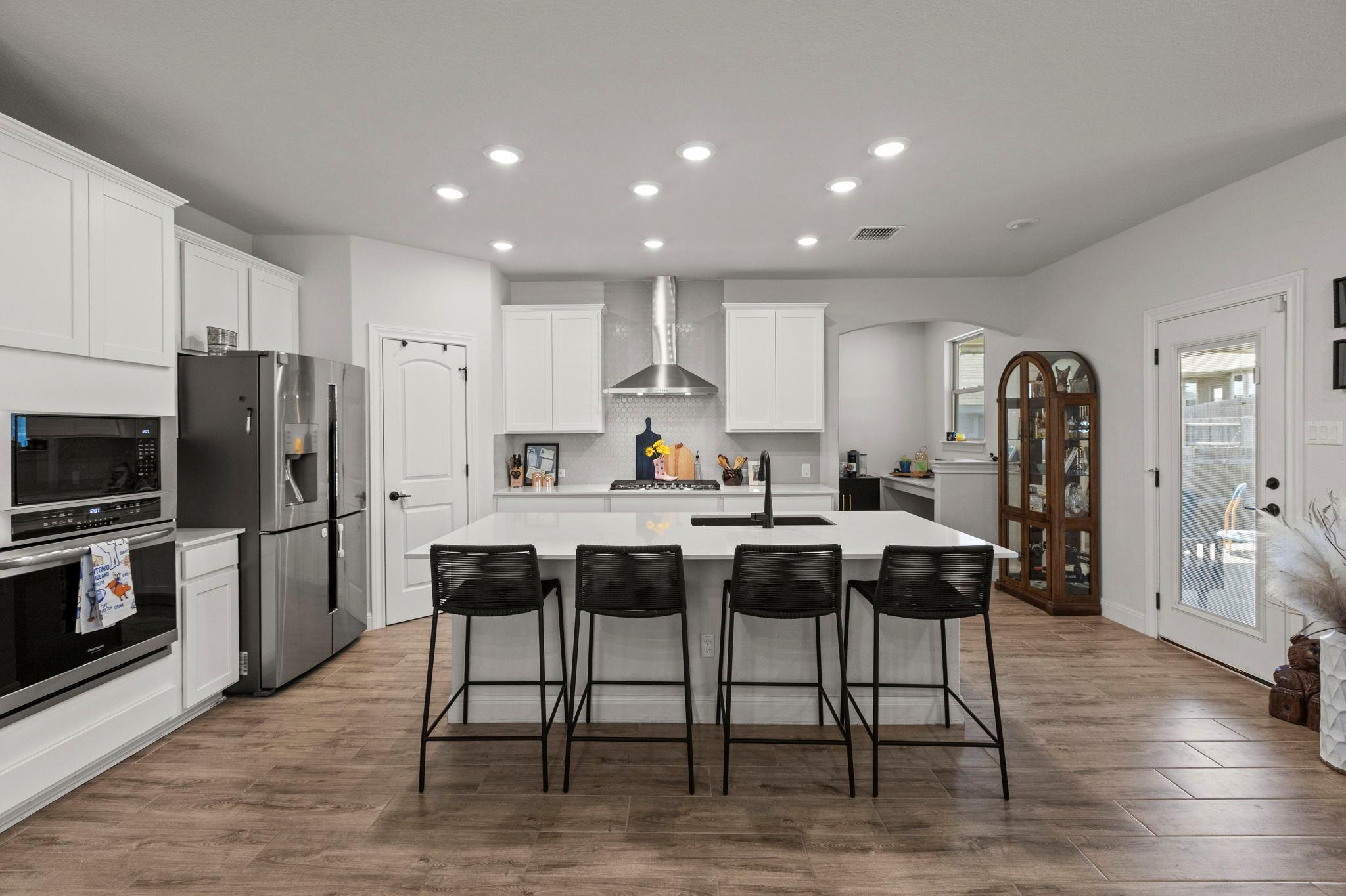 330 Purple Heart DR — photo 3