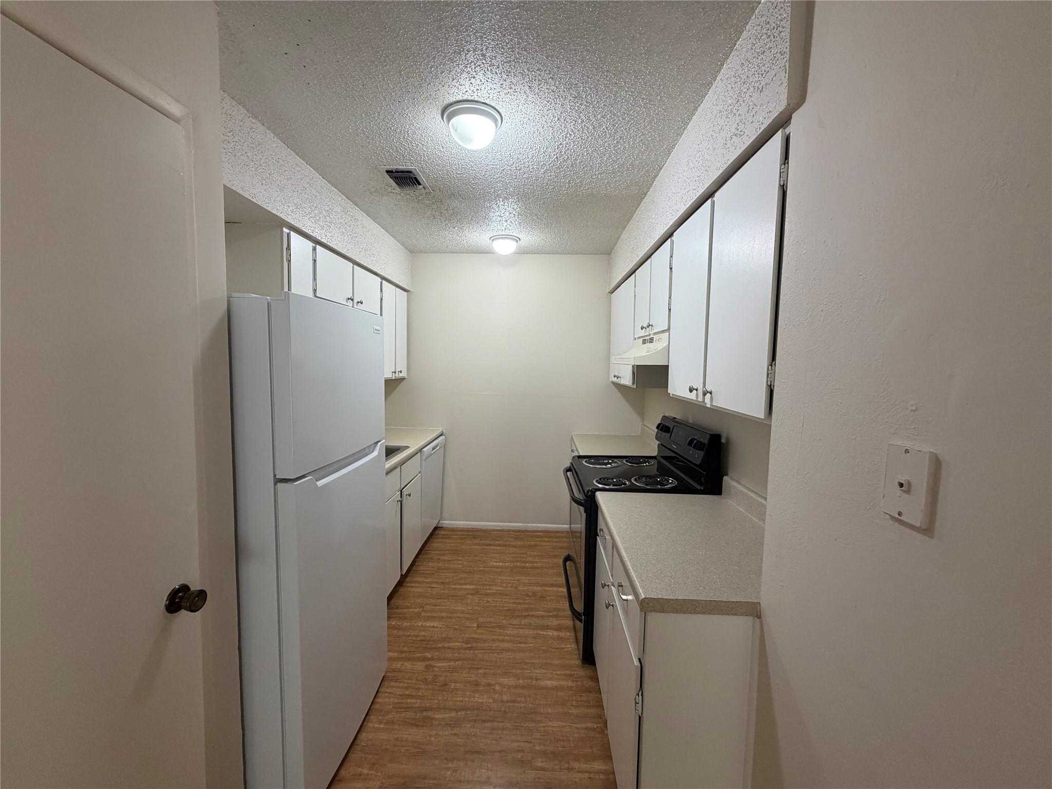 421 Live Oak ST — photo 5